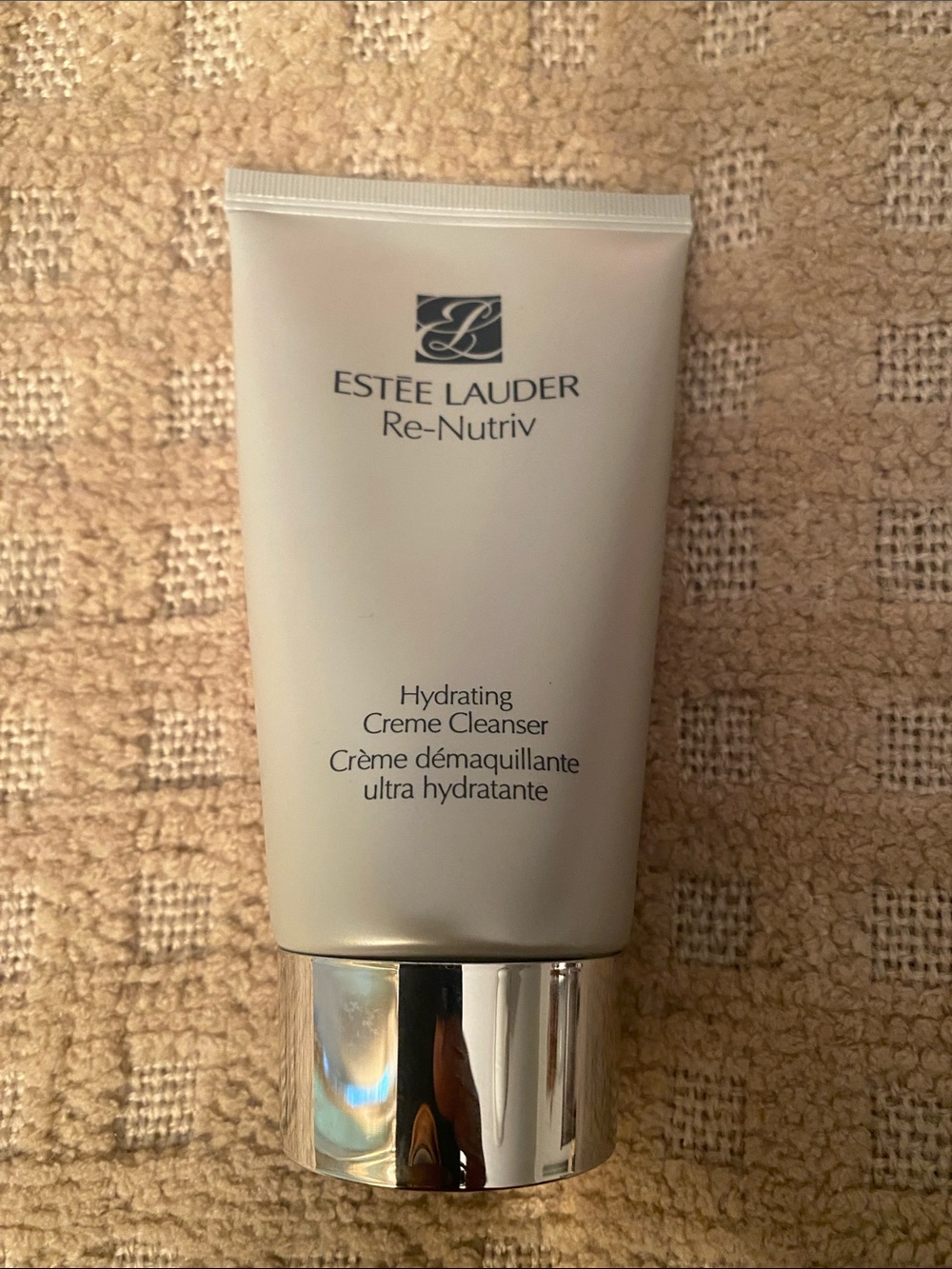 Estee Lauder Re-Nutriv Hydrating Creme Cleanser - Silver & White